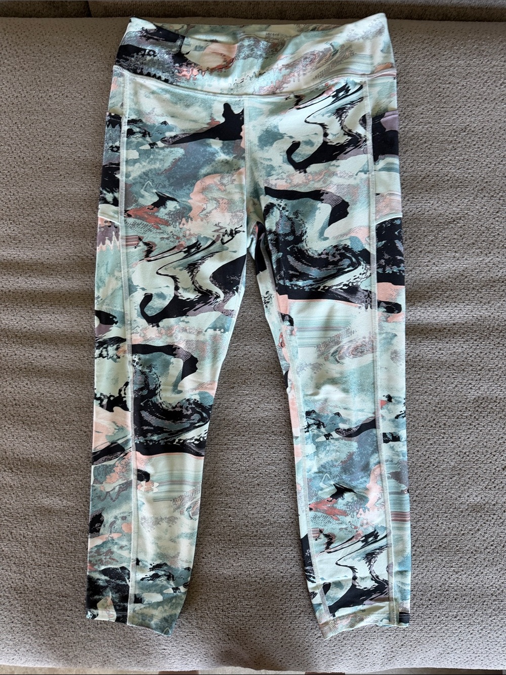 Under Armour Women's Multi-Color Abstract Print Leggings